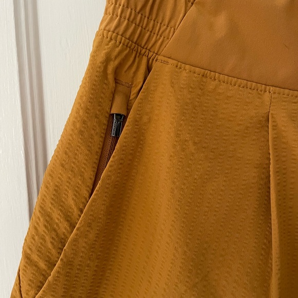 Athleta textured Brooklyn shorts - Picture 2 of 6